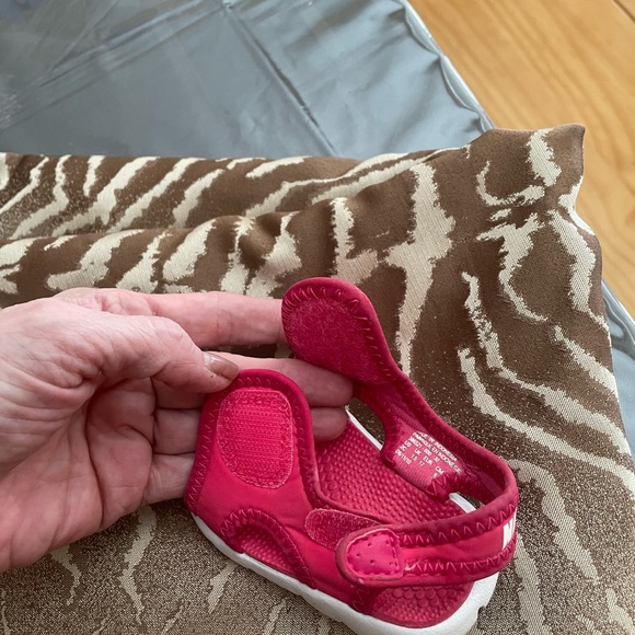 Nike sandals for toddler - Picture 3 of 5